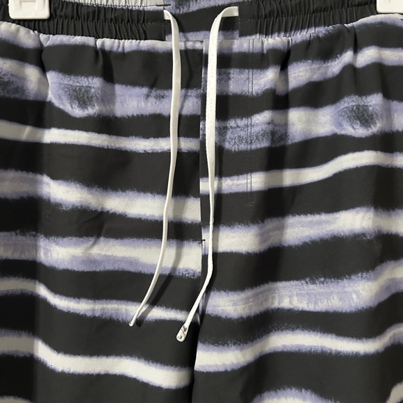 Mens lululemon pool short 7” - Picture 3 of 8